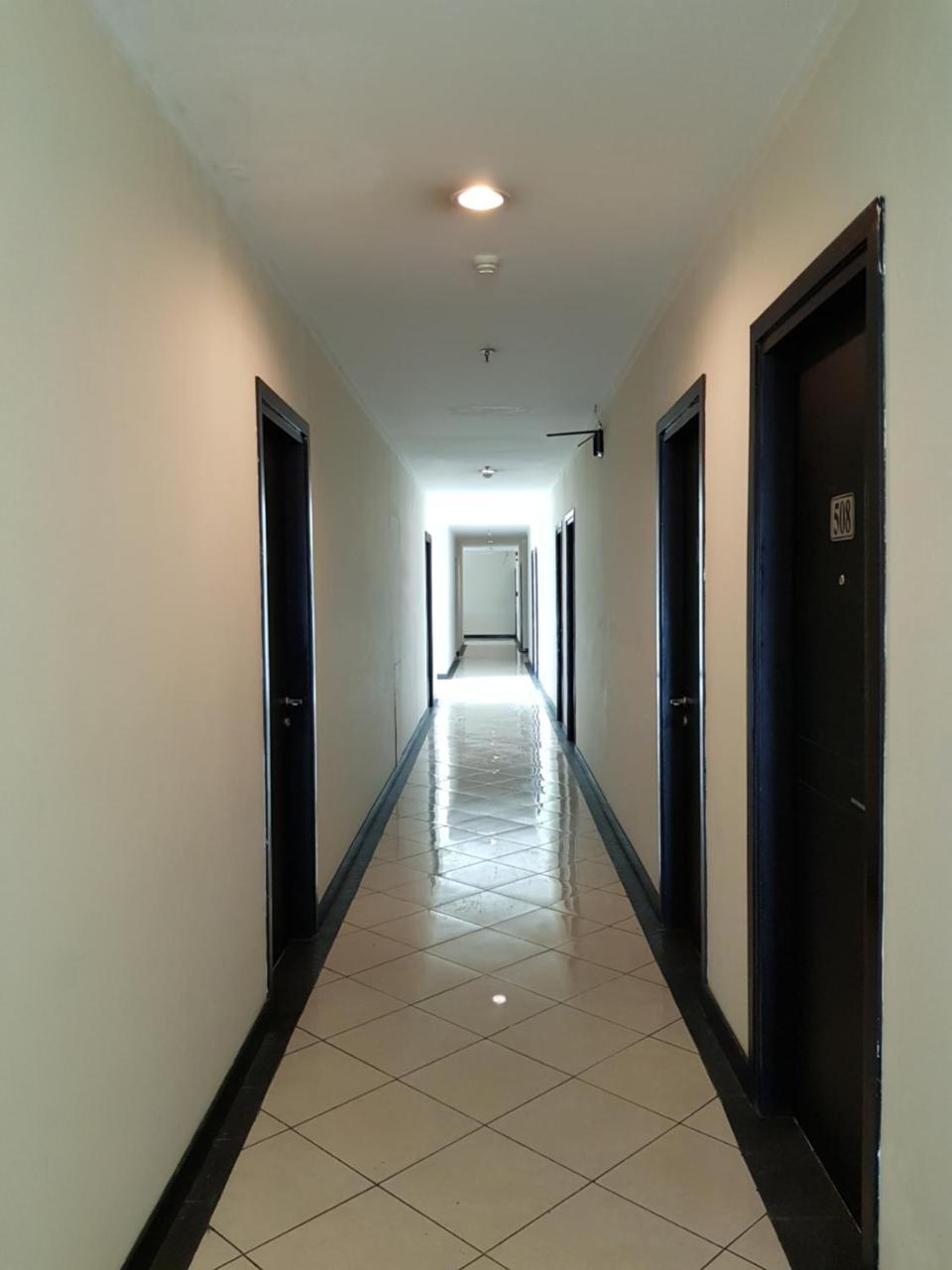 Reddoorz Plus @ Tanah Abang Hotel Jacarta Exterior foto